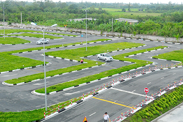 Tập lái sa hình tổng quan